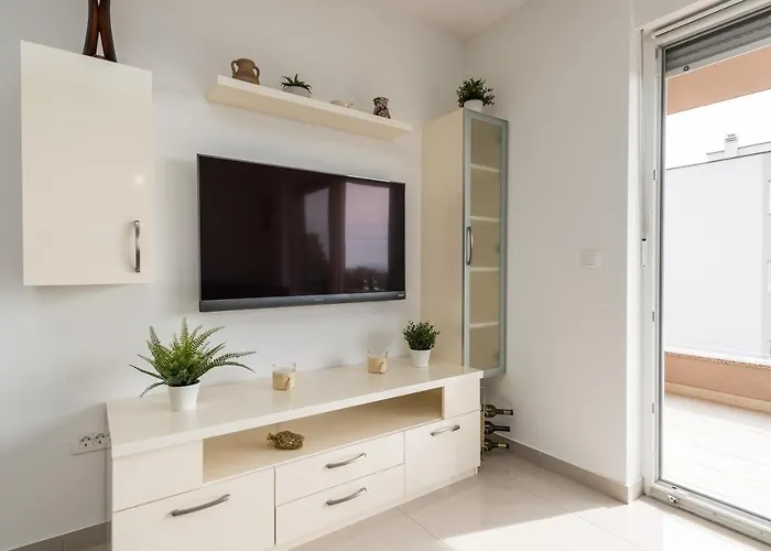 Zoran Brand New Modern Apartment Mandre
