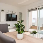 Apartment Zoran Brand New Modern Mandre