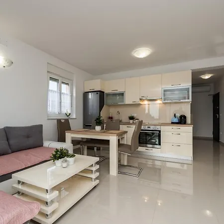 Zoran Brand New Modern Apartman Mandre